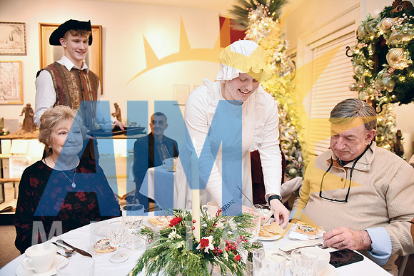 SDN121124ColonialDinner